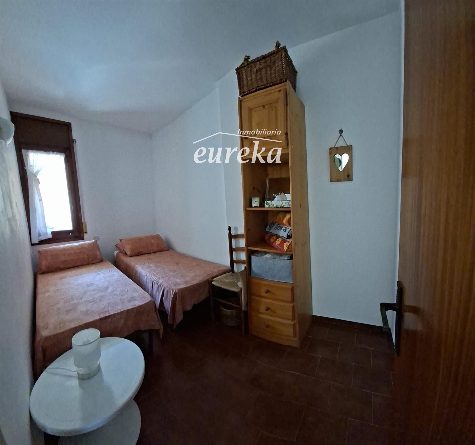 Apartament ubicat a tercera línia de mar amb piscina, jardí, i pàrquing - Foto 27