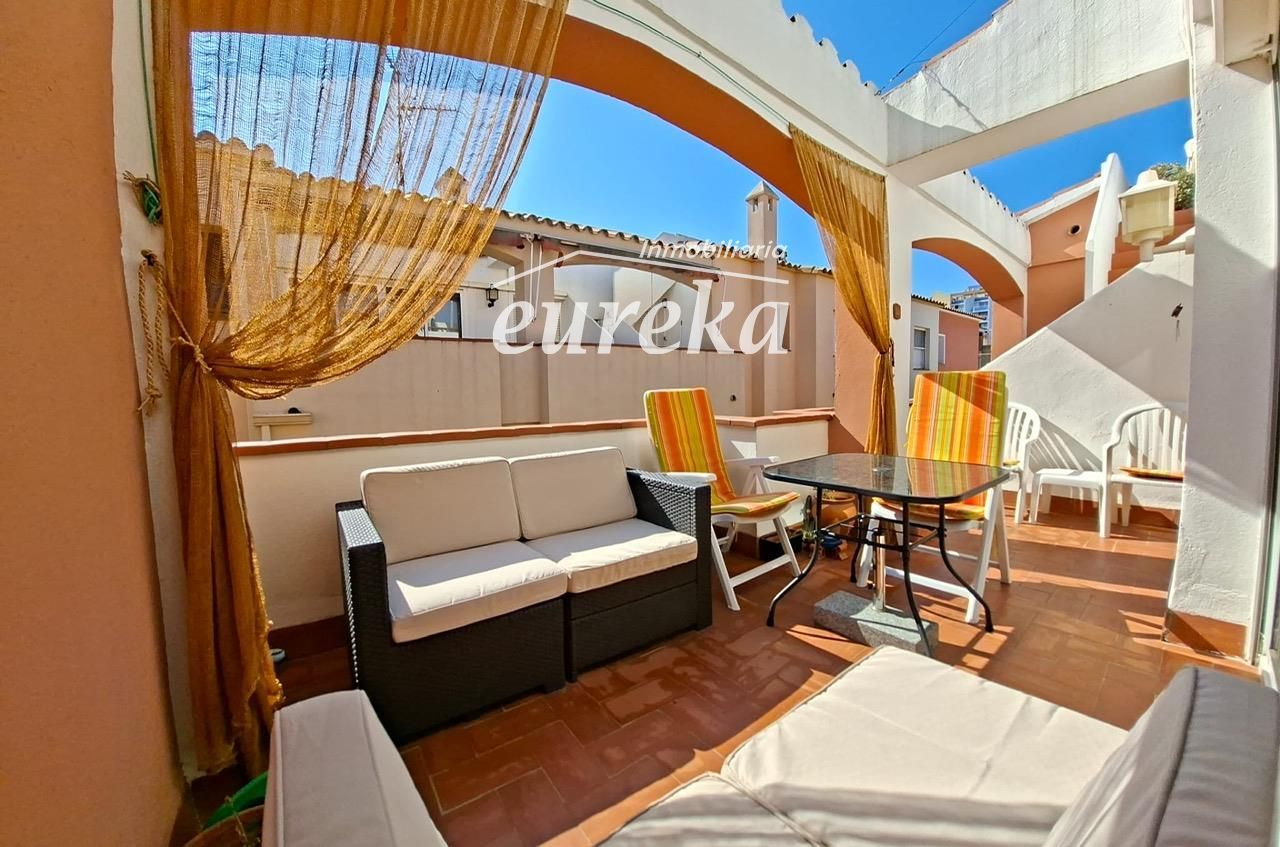 Apartament ubicat a tercera línia de mar amb piscina, jardí, i pàrquing - Foto 30