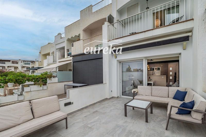 Singular Building for sale Empuriabrava, Girona. Ref: 2744. Agencia Eureka