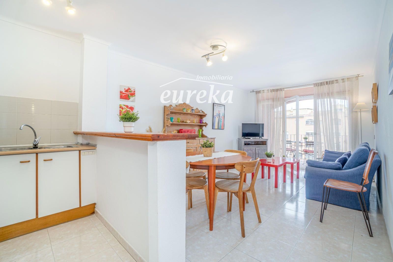 GRAN RESERVA Encantador apartamento a solo 50 metros de la playa, con piscinas, jardines comunitarios y licencia turística - Foto 1