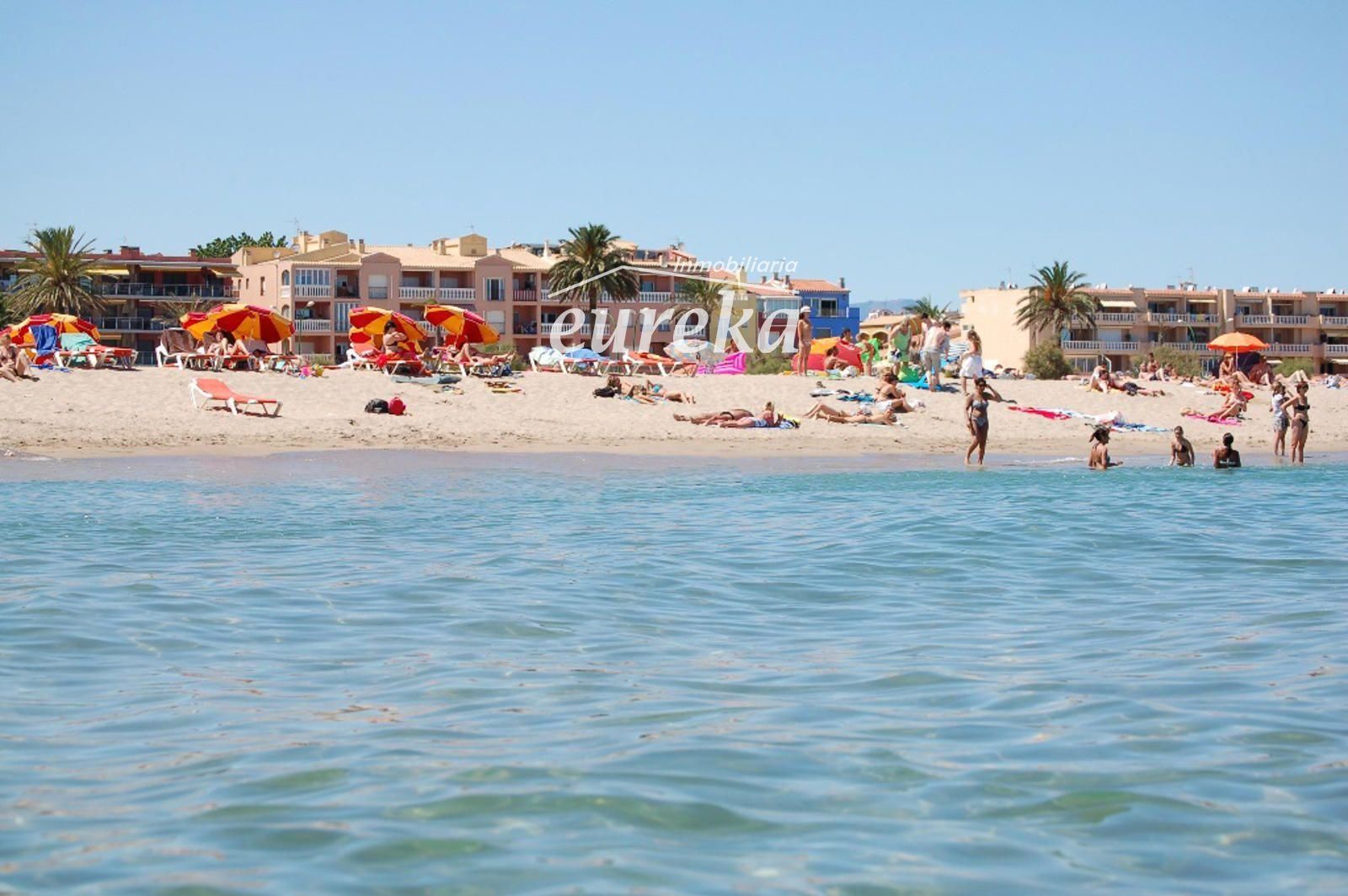 GRAN RESERVA Encantador apartamento a solo 50 metros de la playa, con piscinas, jardines comunitarios y licencia turística - Foto 30