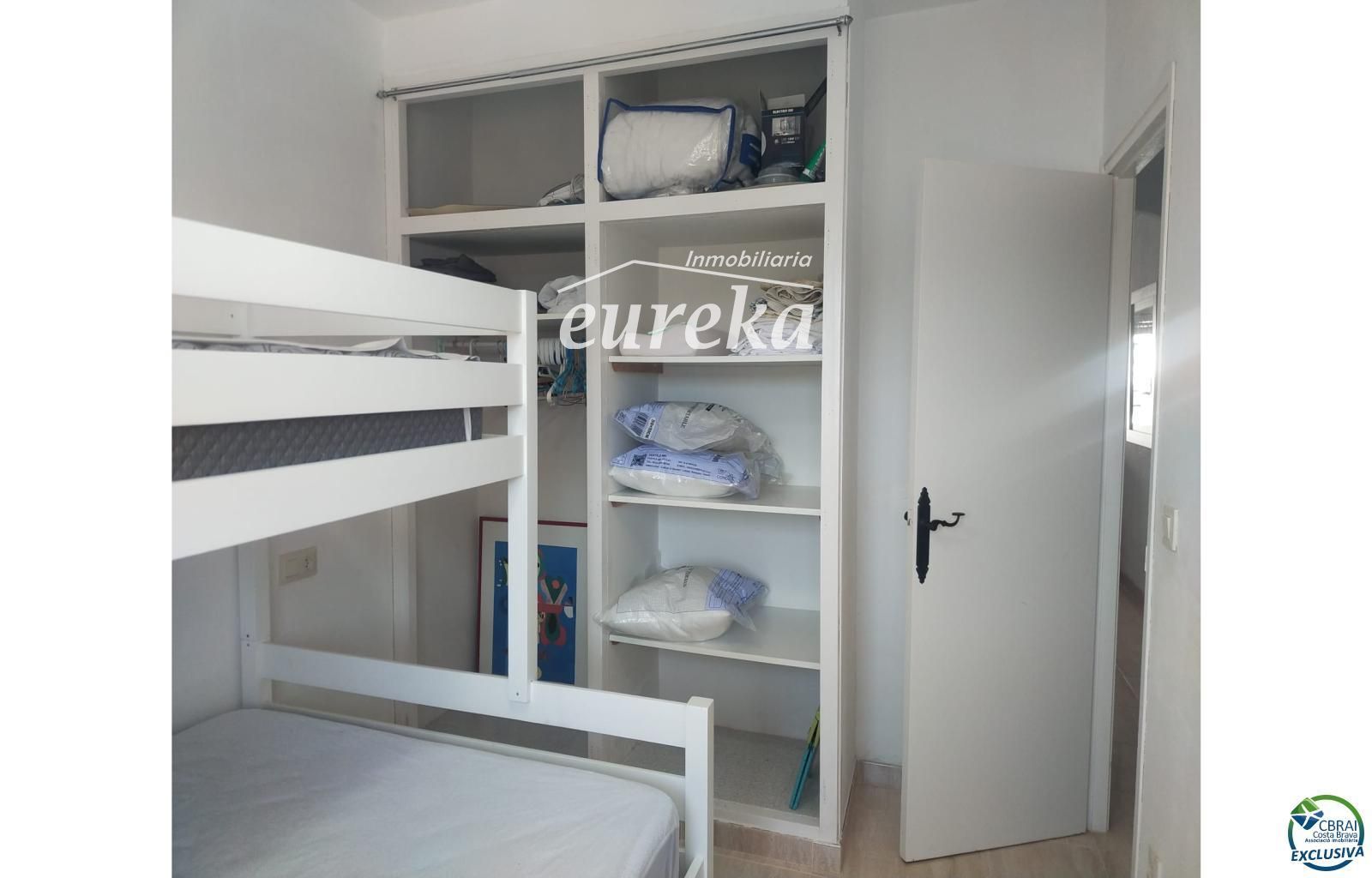 Apartamento agradable junto al lago San Maurici, con bonitas vistas al canal, piscina y jardines comunitarios. - Foto 6