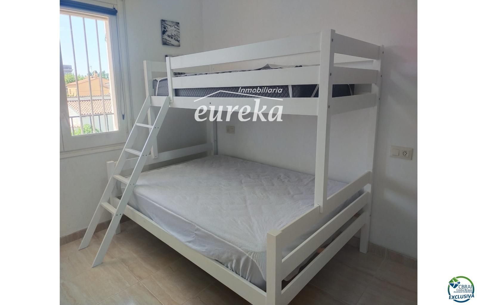 Apartamento agradable junto al lago San Maurici, con bonitas vistas al canal, piscina y jardines comunitarios. - Foto 7