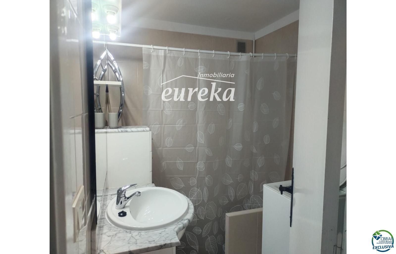 Apartamento agradable junto al lago San Maurici, con bonitas vistas al canal, piscina y jardines comunitarios. - Foto 10