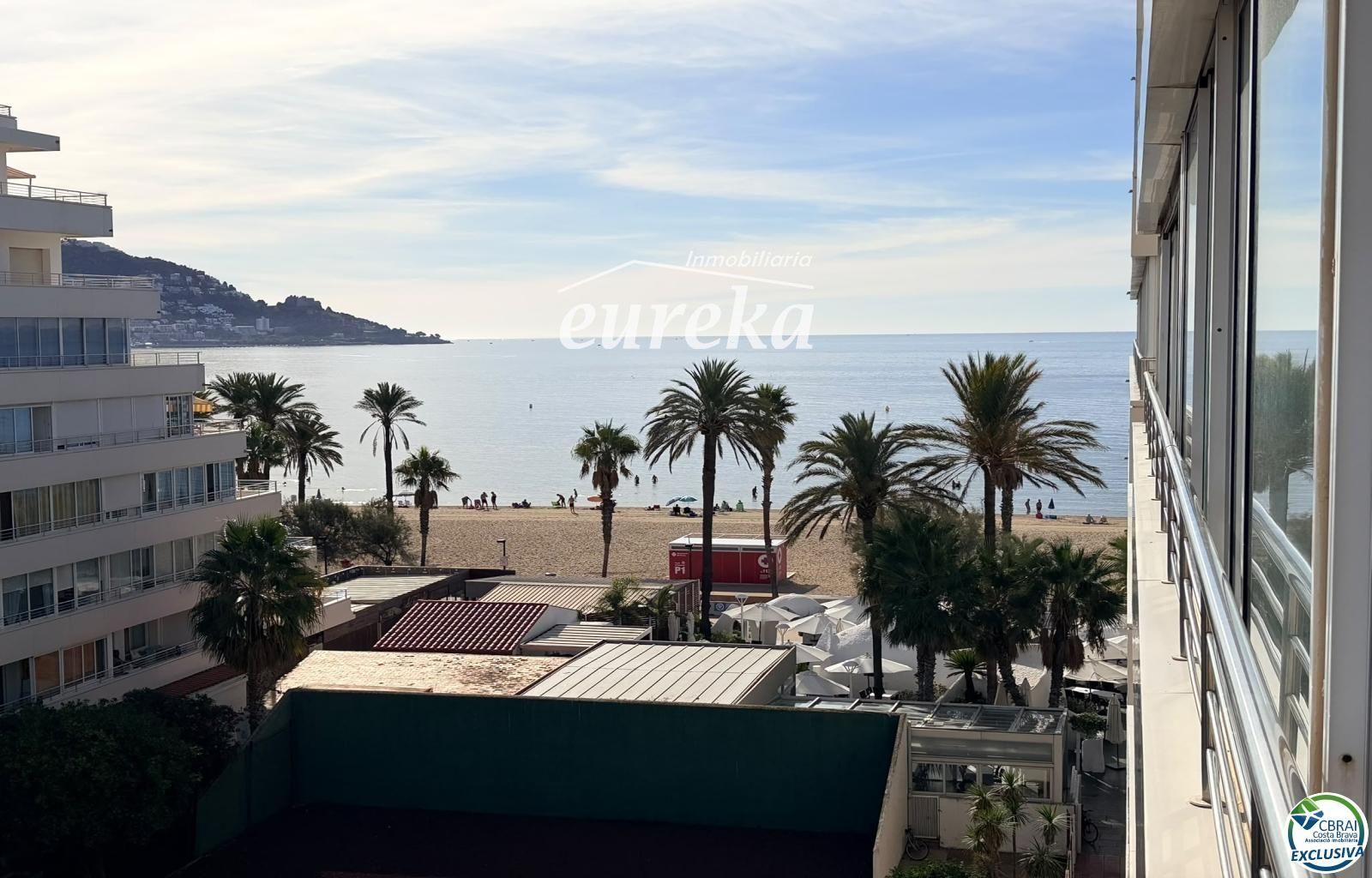 Primera línea, vista al mar, parking, piscinas y jardines sobre la playa. - Foto 2