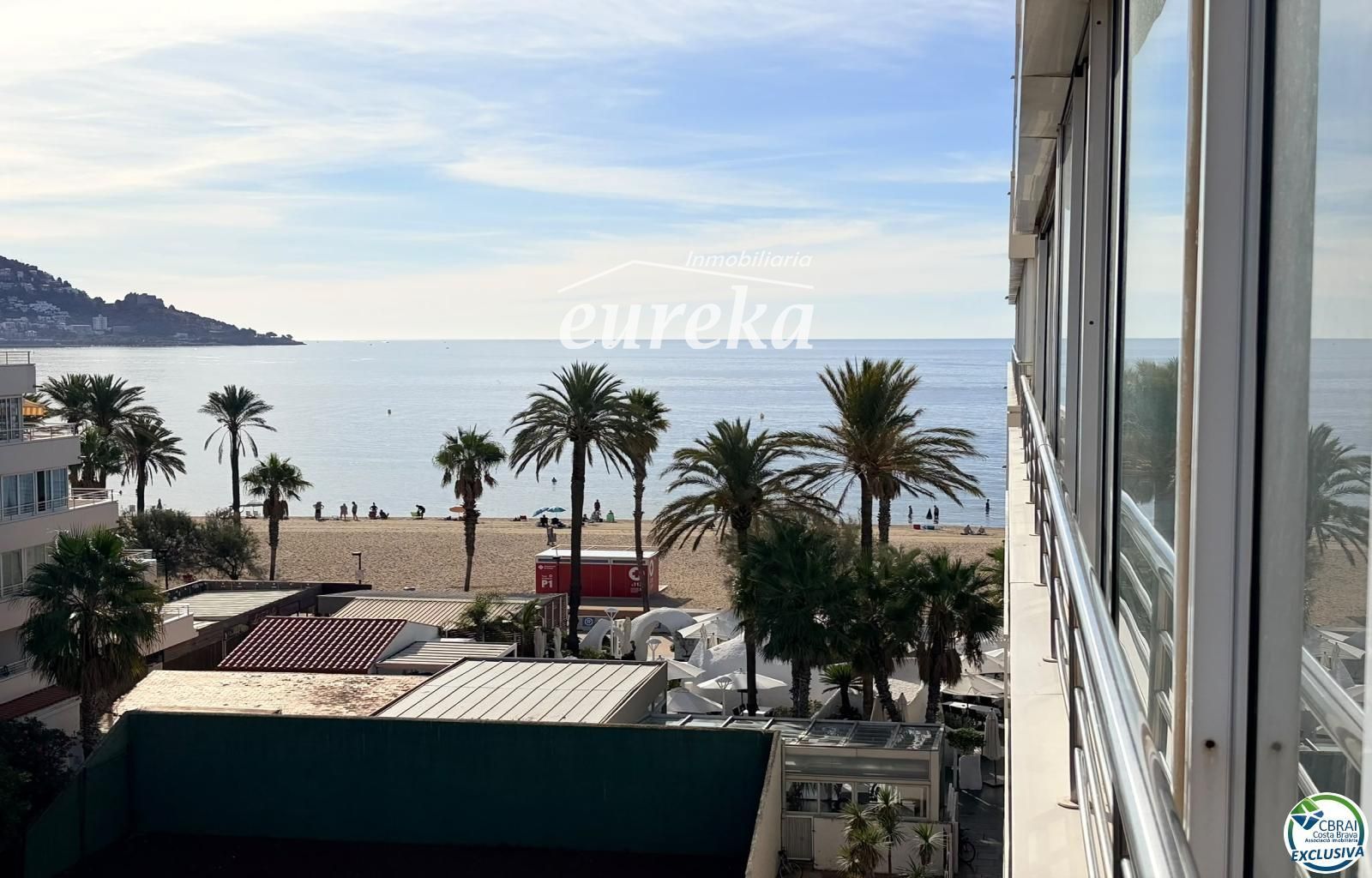 Primera línea, vista al mar, parking, piscinas y jardines sobre la playa. - Foto 3