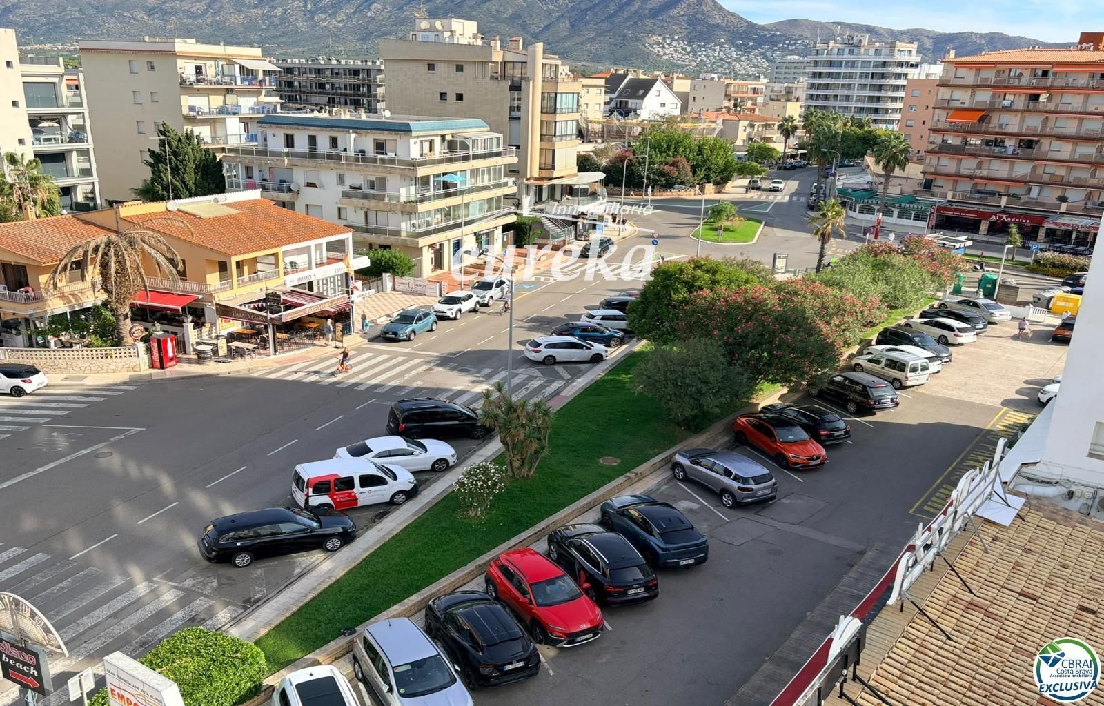 Primera línea, vista al mar, parking, piscinas y jardines sobre la playa. - Foto 6
