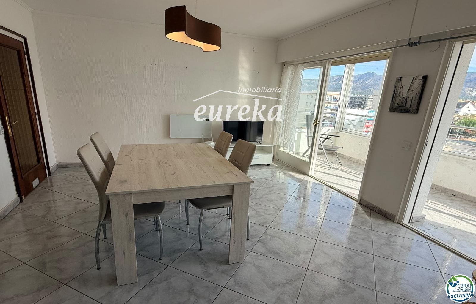 Primera línea, vista al mar, parking, piscinas y jardines sobre la playa. - Foto 13