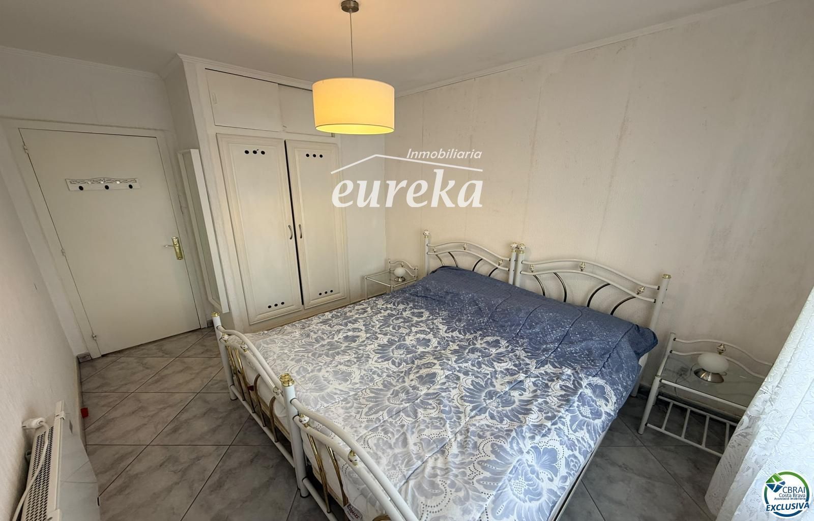 Primera línea, vista al mar, parking, piscinas y jardines sobre la playa. - Foto 20