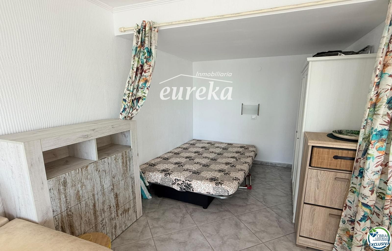 Primera línea, vista al mar, parking, piscinas y jardines sobre la playa. - Foto 22