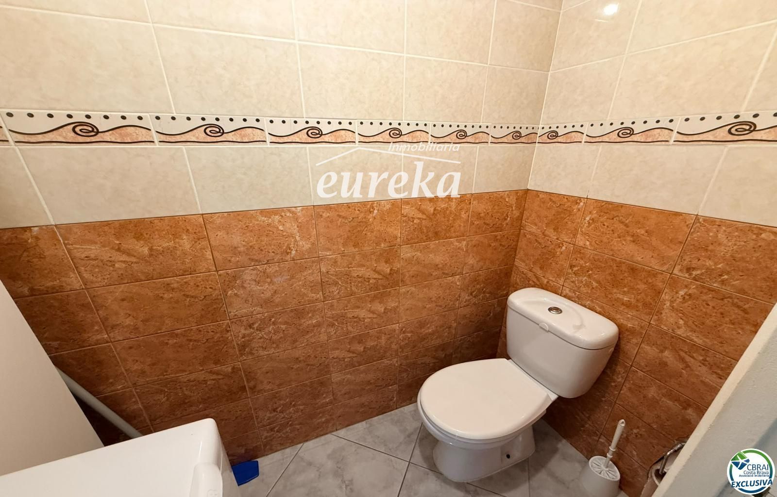 Primera línea, vista al mar, parking, piscinas y jardines sobre la playa. - Foto 31