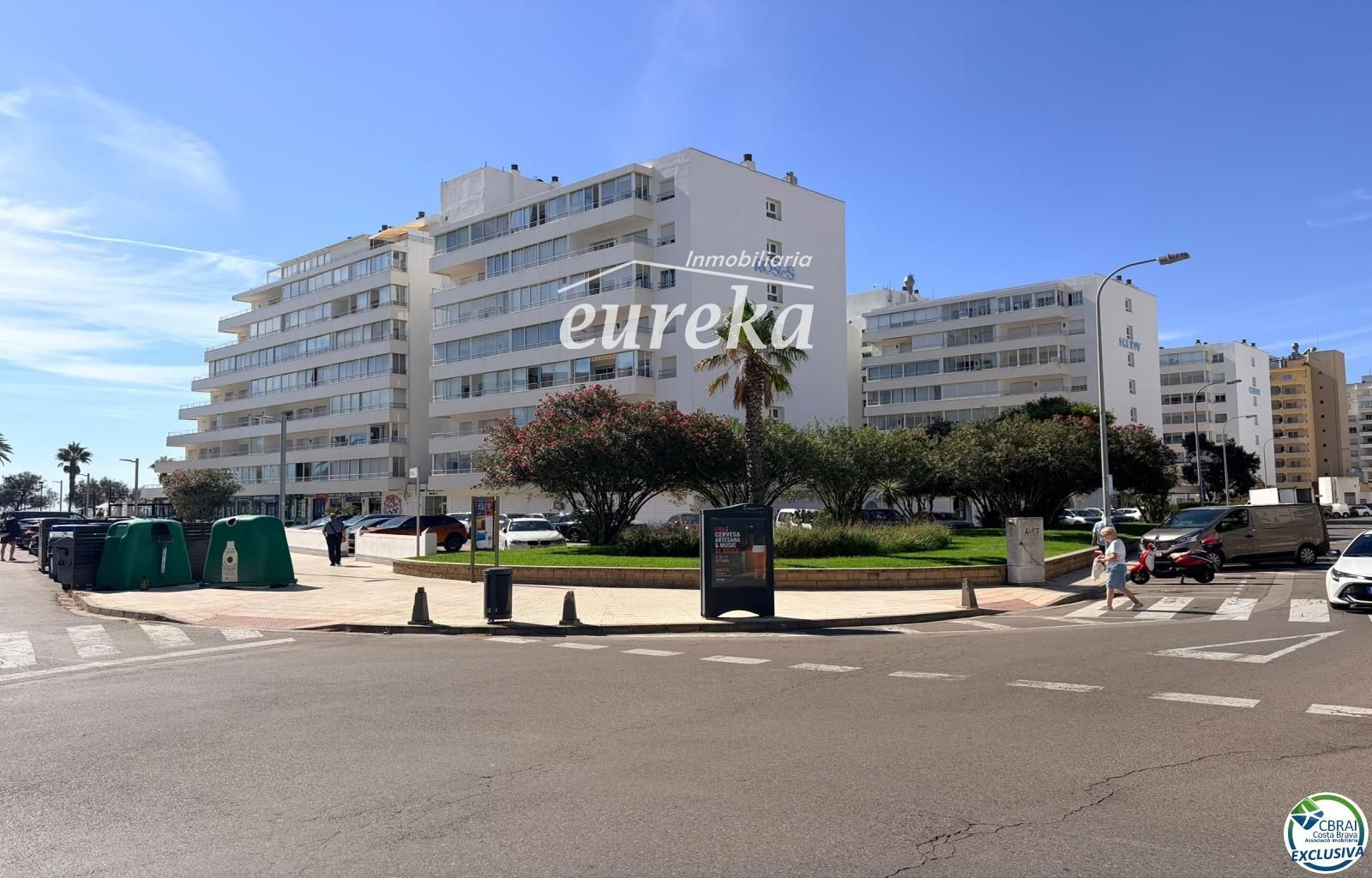 Primera línea, vista al mar, parking, piscinas y jardines sobre la playa. - Foto 60