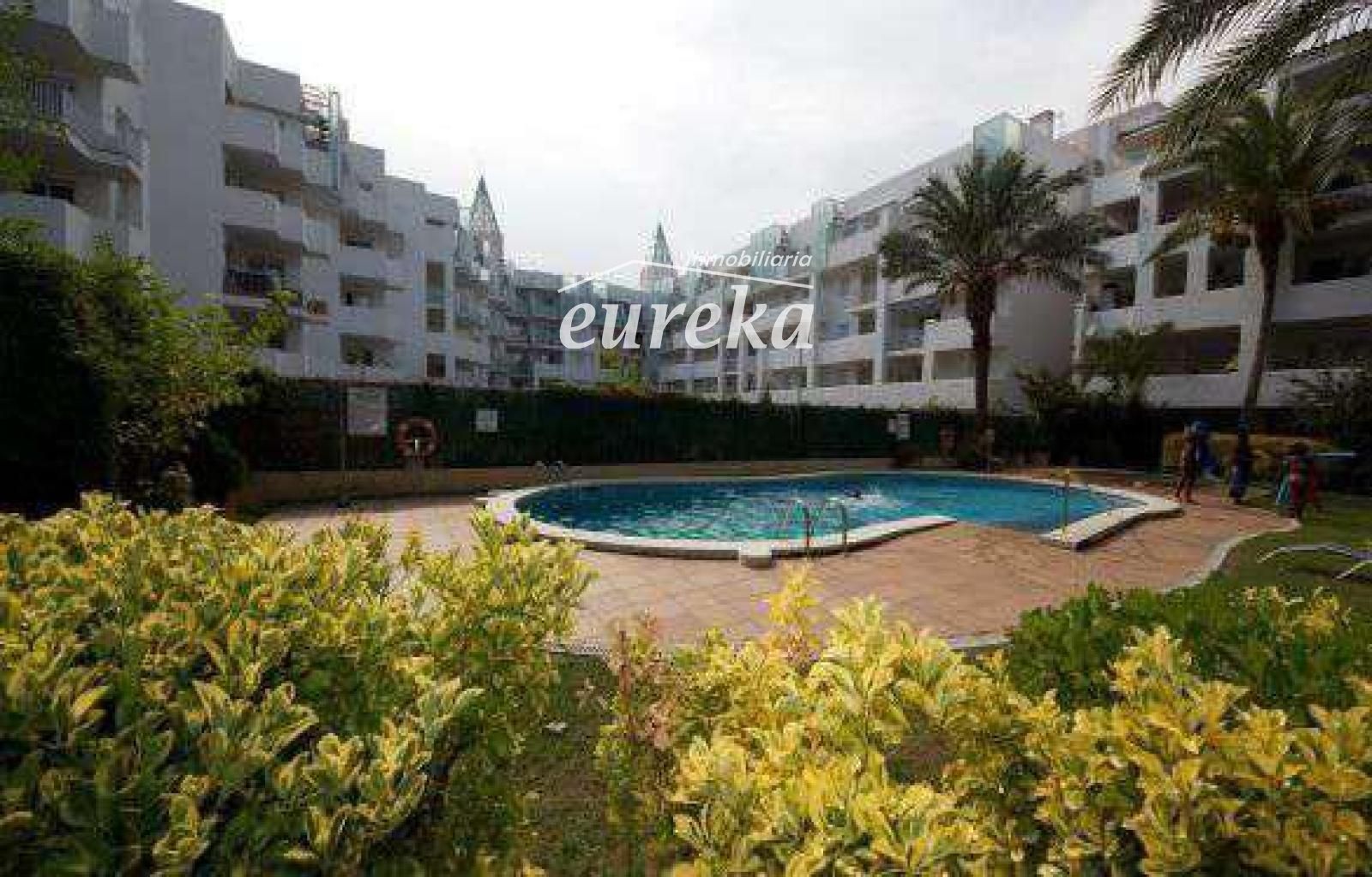 Planta baja de 2 habitaciones con terraza en complejo con piscina - Foto 4
