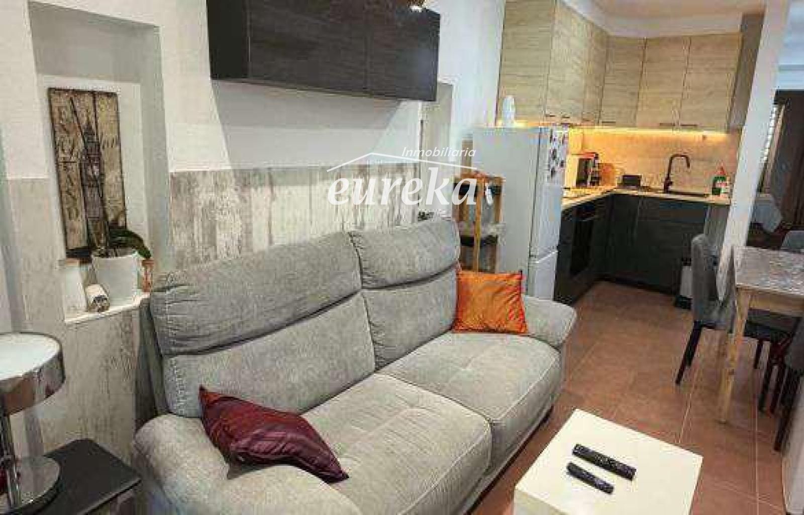 Planta baja de 2 habitaciones con terraza en complejo con piscina - Foto 6