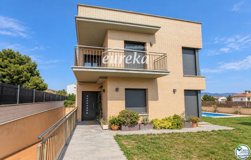 Chalet Independiente en venta Roses, Girona. Ref: 2763. Agencia Eureka