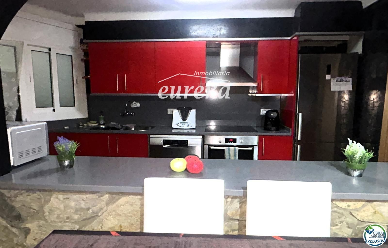 Piso reformado en el centro de Llançà, listo para entrar a vivir - Foto 2