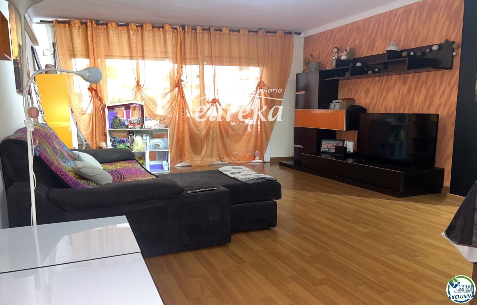 Piso reformado en el centro de Llançà, listo para entrar a vivir - Foto 7