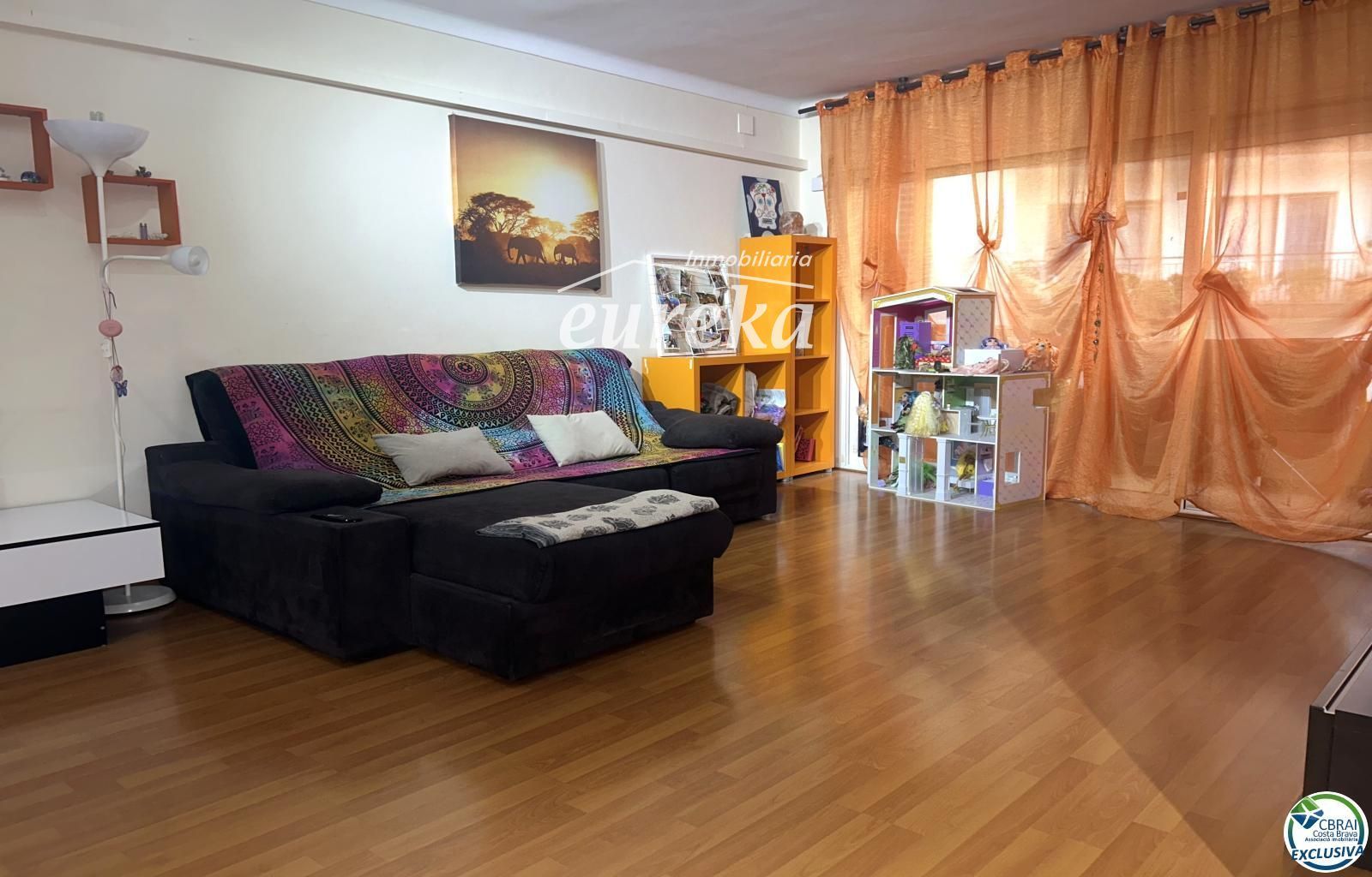 Piso reformado en el centro de Llançà, listo para entrar a vivir - Foto 9