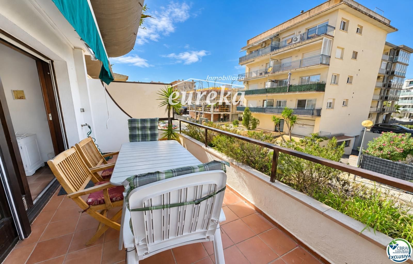 Amplio estudio con terraza y licencia turística a 80 metros de la playa de Santa Margarita - Roses - Foto 3