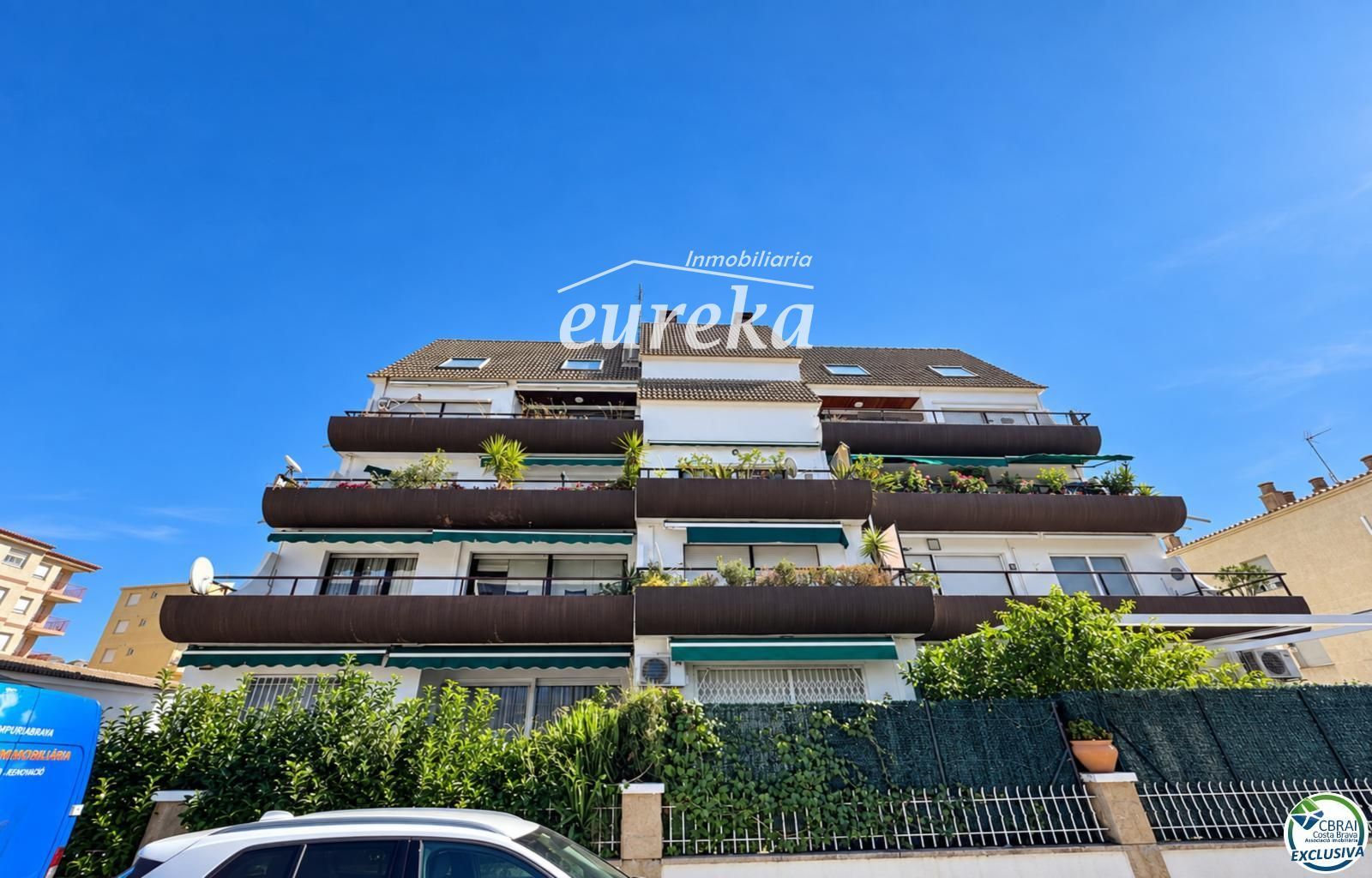 Amplio estudio con terraza y licencia turística a 80 metros de la playa de Santa Margarita - Roses - Foto 4