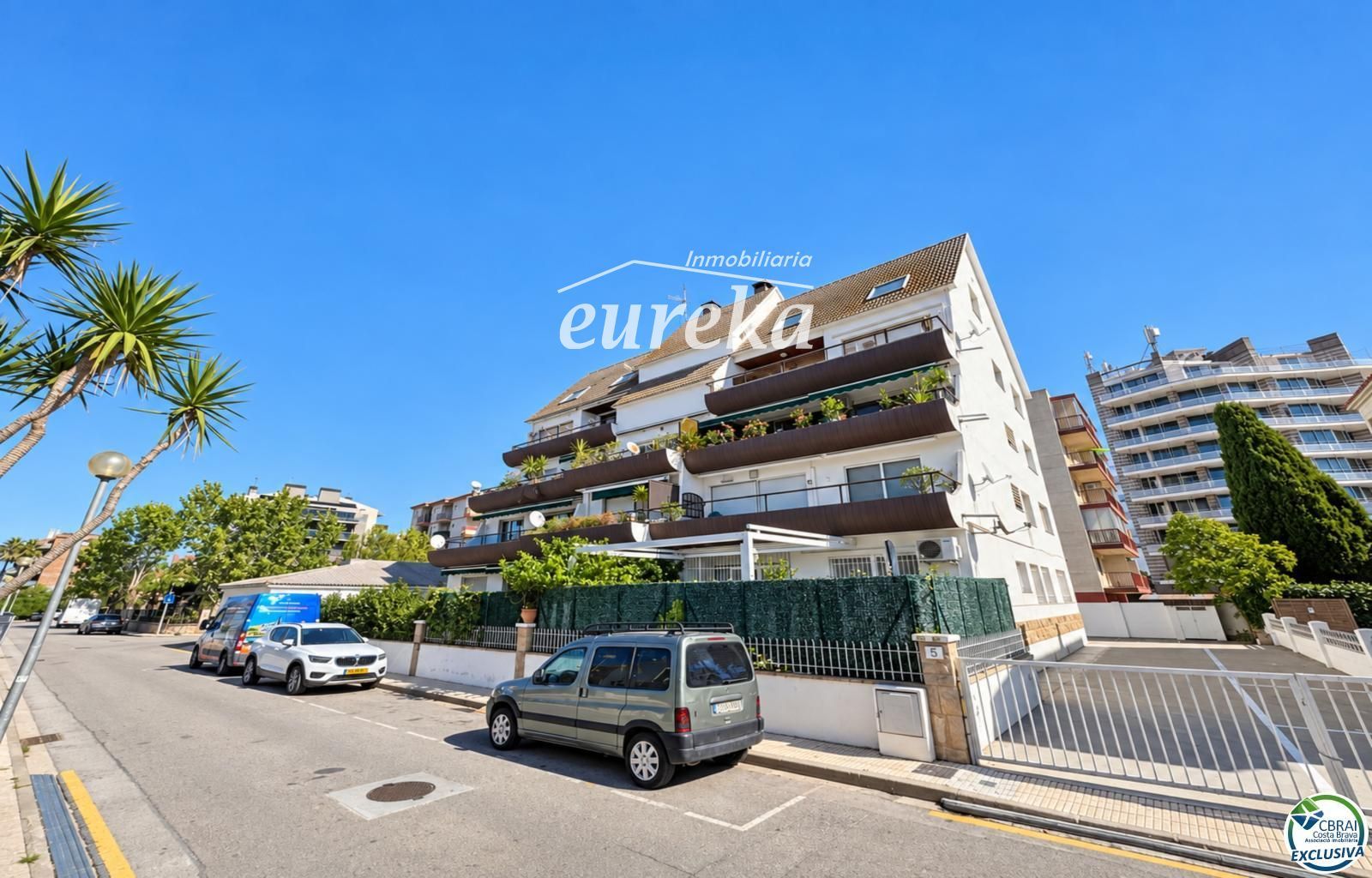 Amplio estudio con terraza y licencia turística a 80 metros de la playa de Santa Margarita - Roses - Foto 5
