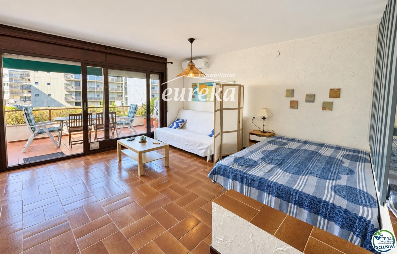 Amplio estudio con terraza y licencia turística a 80 metros de la playa de Santa Margarita - Roses - Foto 6