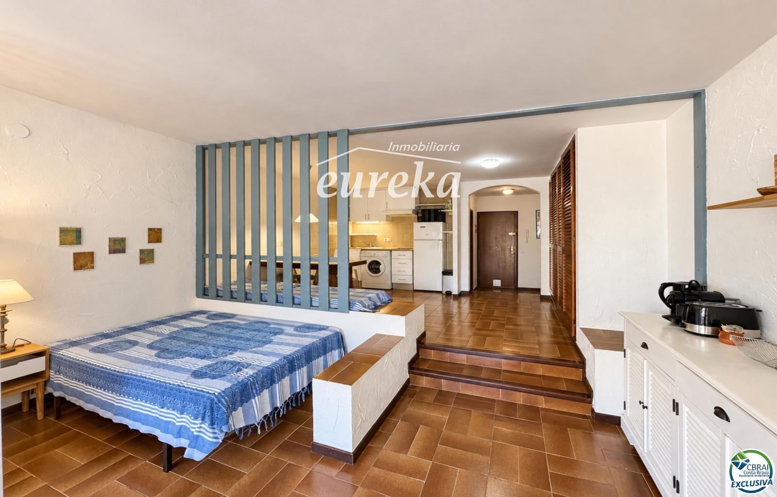 Amplio estudio con terraza y licencia turística a 80 metros de la playa de Santa Margarita - Roses - Foto 10