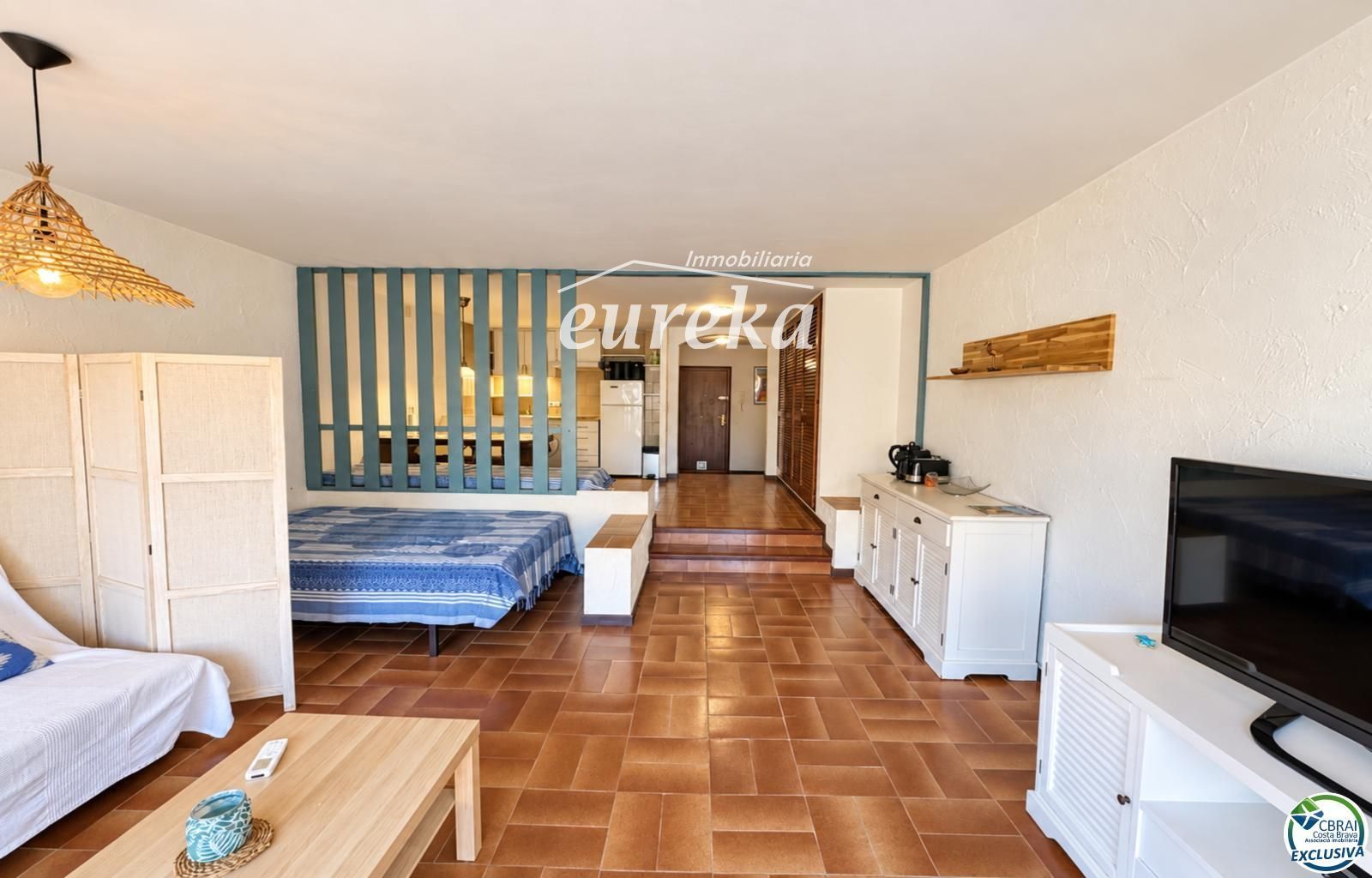 Amplio estudio con terraza y licencia turística a 80 metros de la playa de Santa Margarita - Roses - Foto 11