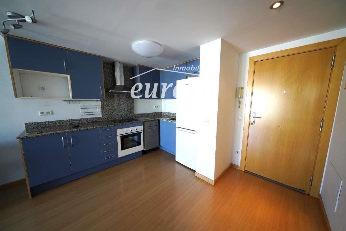 Se vende ático de una habitación con bodega y plaza de aparcamiento privada en Roses. - Foto 4