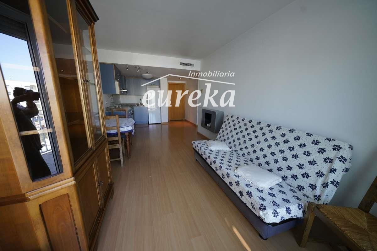 Se vende ático de una habitación con bodega y plaza de aparcamiento privada en Roses. - Foto 8