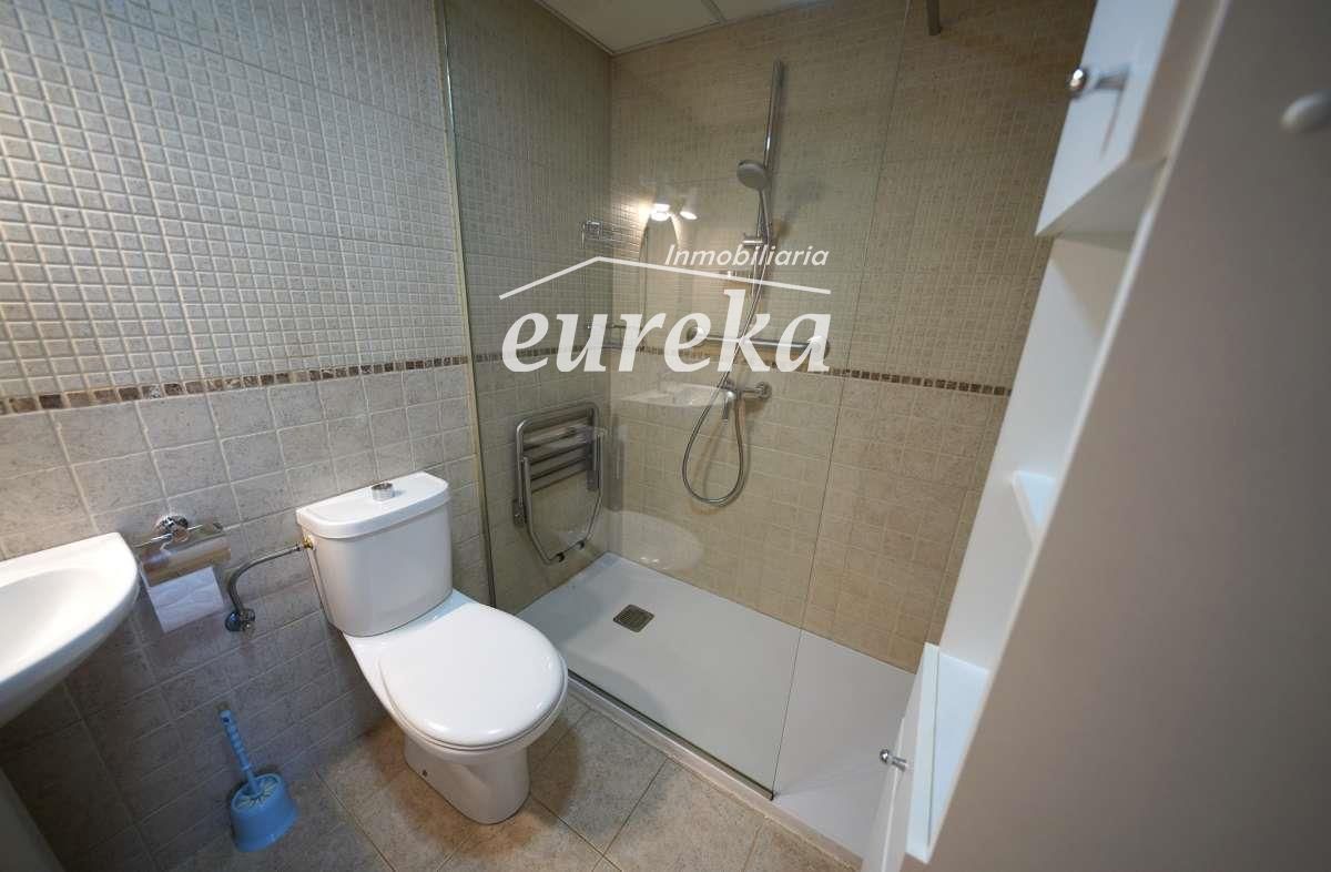 Se vende ático de una habitación con bodega y plaza de aparcamiento privada en Roses. - Foto 10