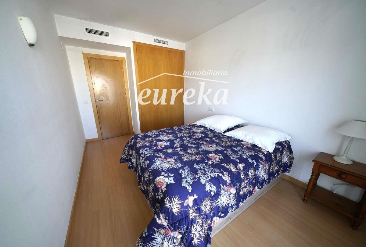 Se vende ático de una habitación con bodega y plaza de aparcamiento privada en Roses. - Foto 11