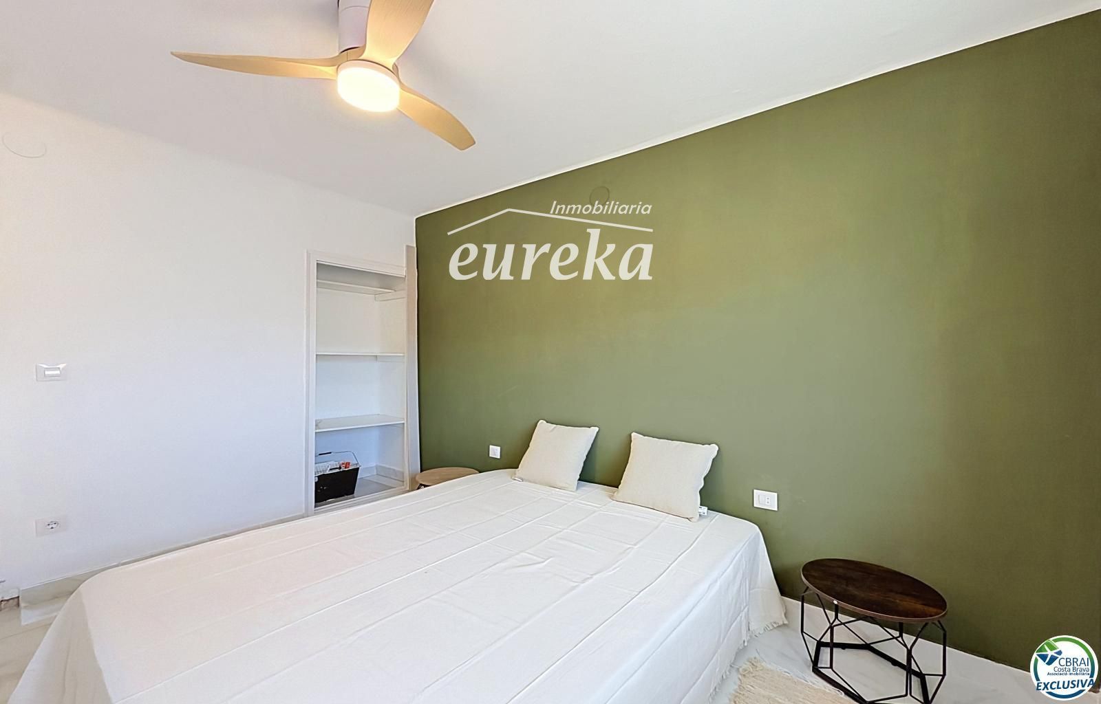 Apartamento 2 dormitorios renovado con terraza en Santa Margarida, Rosas - Foto 4