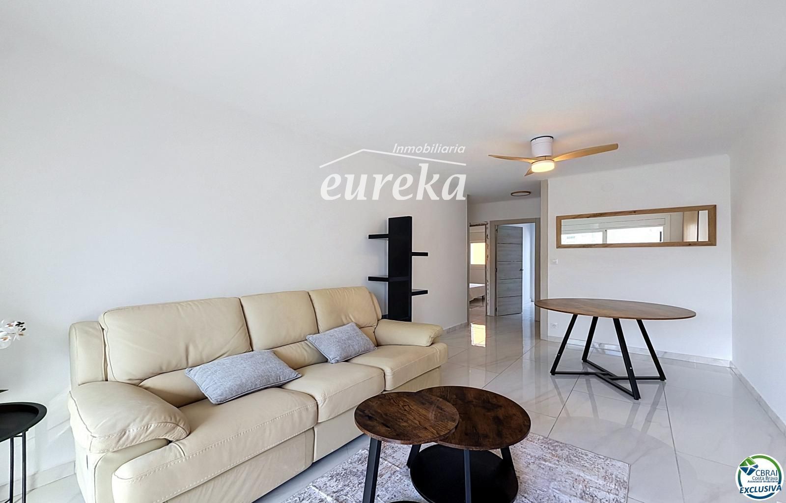 Apartamento 2 dormitorios renovado con terraza en Santa Margarida, Rosas - Foto 8