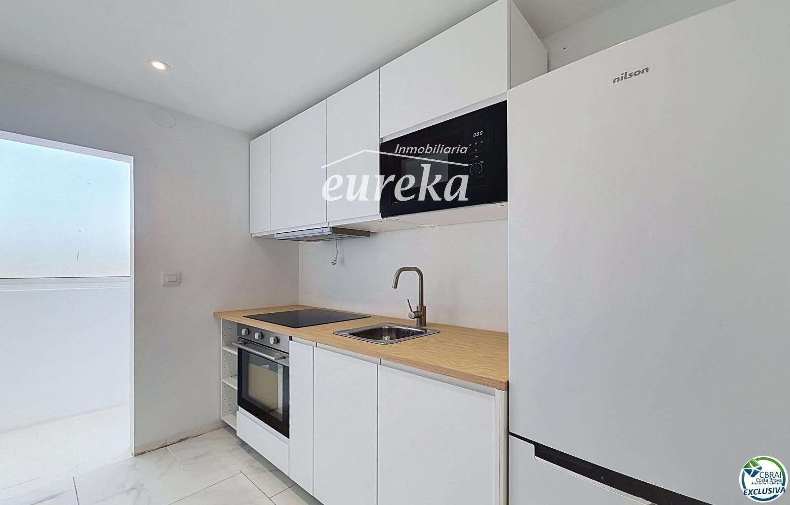 Apartamento 2 dormitorios renovado con terraza en Santa Margarida, Rosas - Foto 10