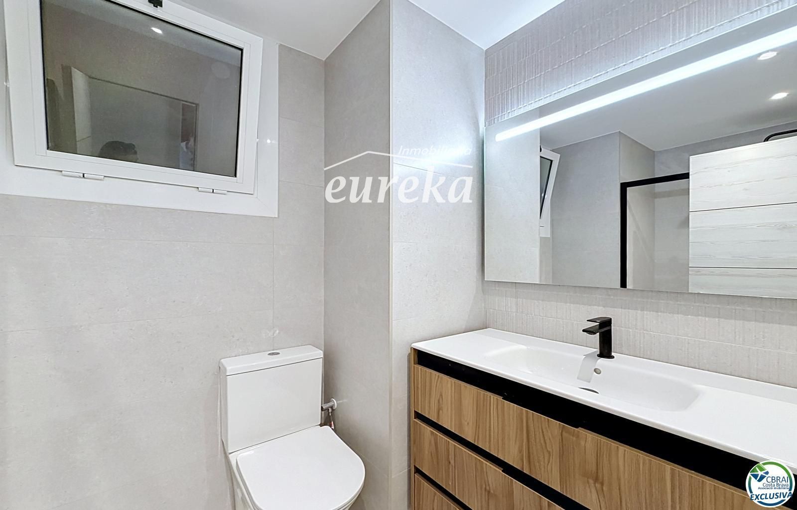 Apartamento 2 dormitorios renovado con terraza en Santa Margarida, Rosas - Foto 19