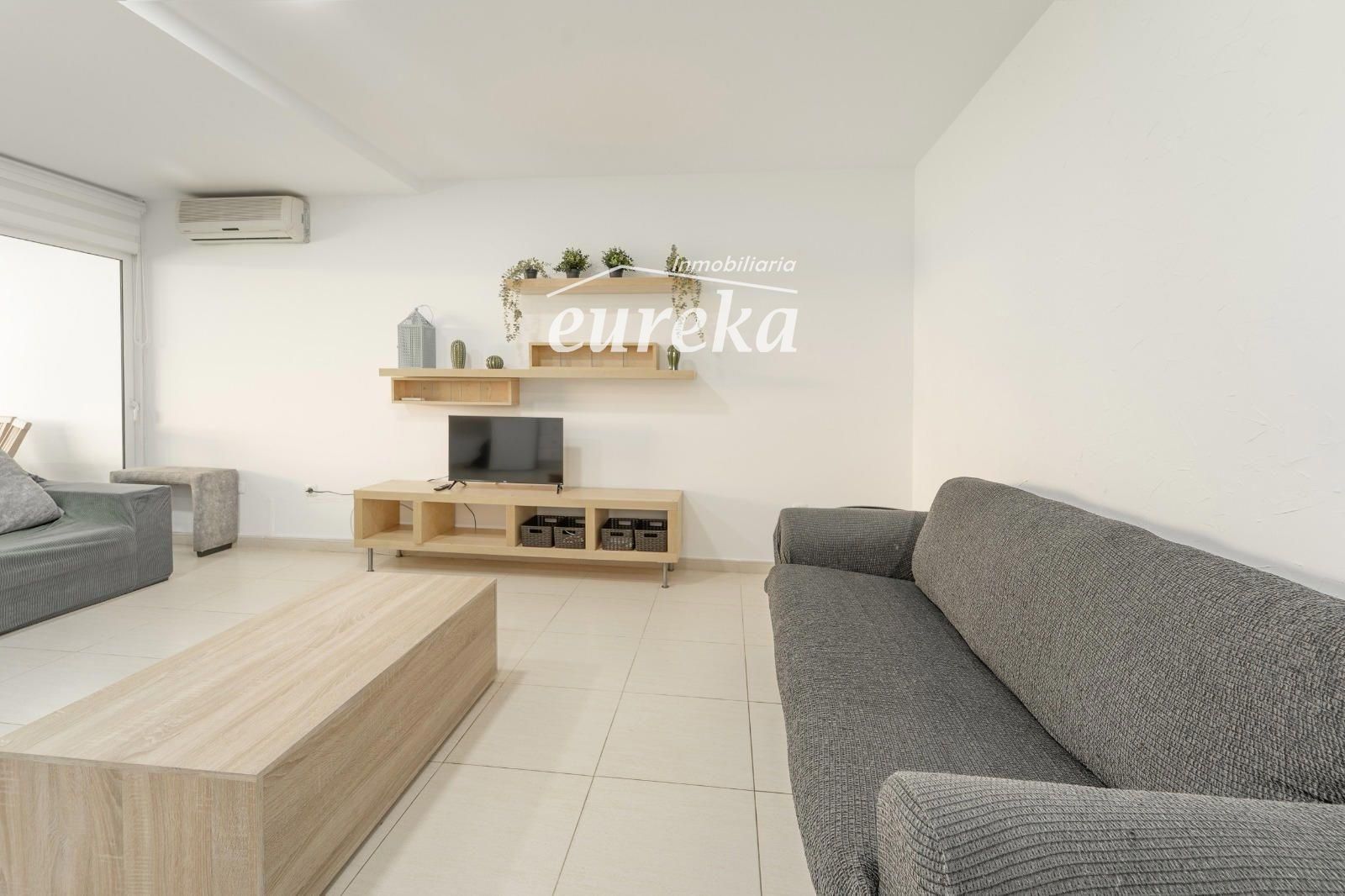 Moderno apartamento en planta baja en complejo residencial con zonas ajardinadas y piscina comunitaria - Foto 4