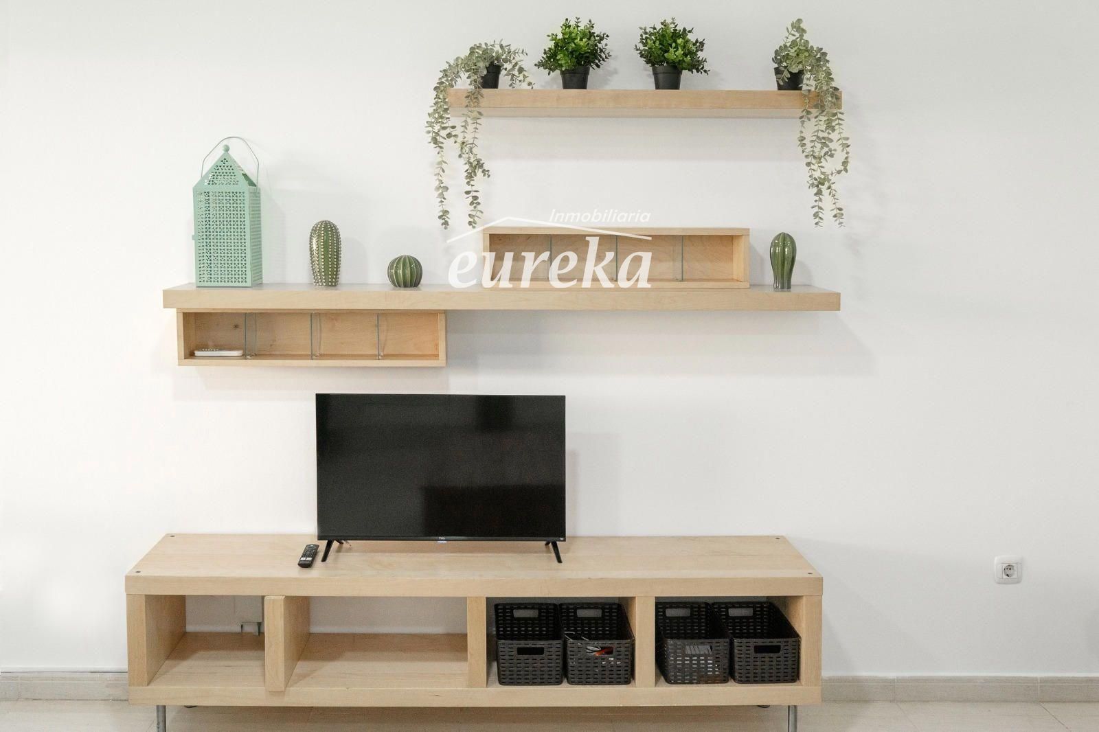 Moderno apartamento en planta baja en complejo residencial con zonas ajardinadas y piscina comunitaria - Foto 5