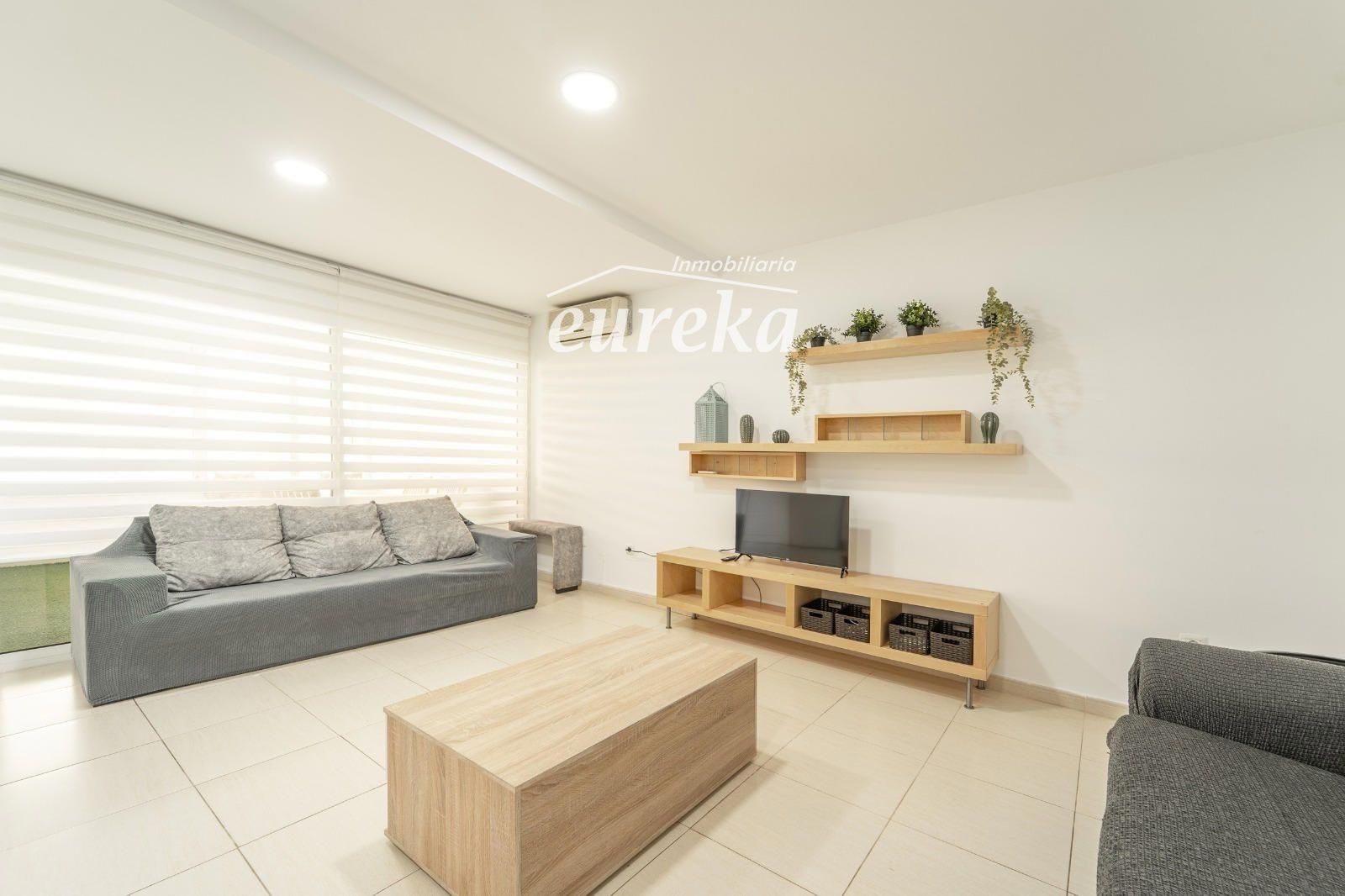 Moderno apartamento en planta baja en complejo residencial con zonas ajardinadas y piscina comunitaria - Foto 7
