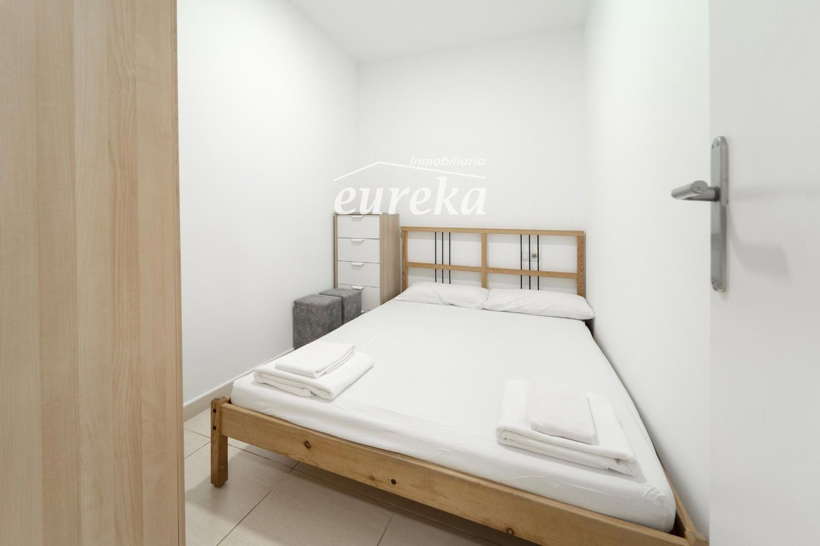Moderno apartamento en planta baja en complejo residencial con zonas ajardinadas y piscina comunitaria - Foto 12