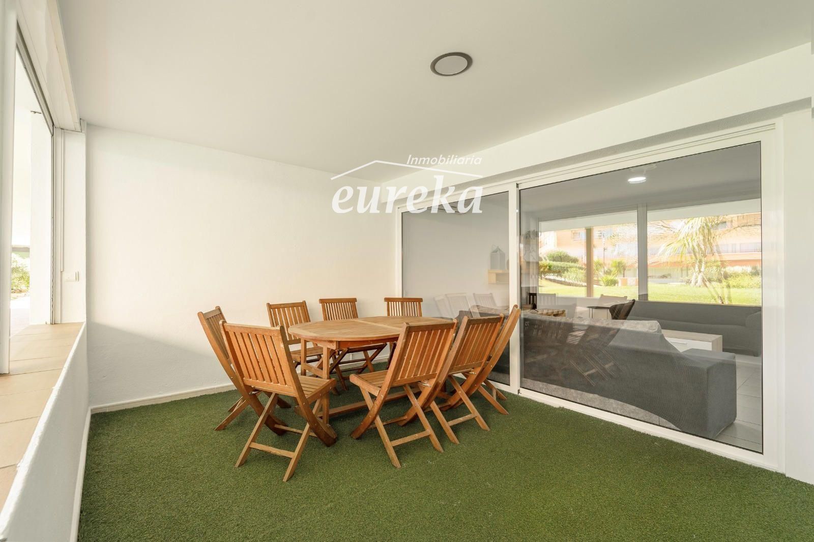 Moderno apartamento en planta baja en complejo residencial con zonas ajardinadas y piscina comunitaria - Foto 17
