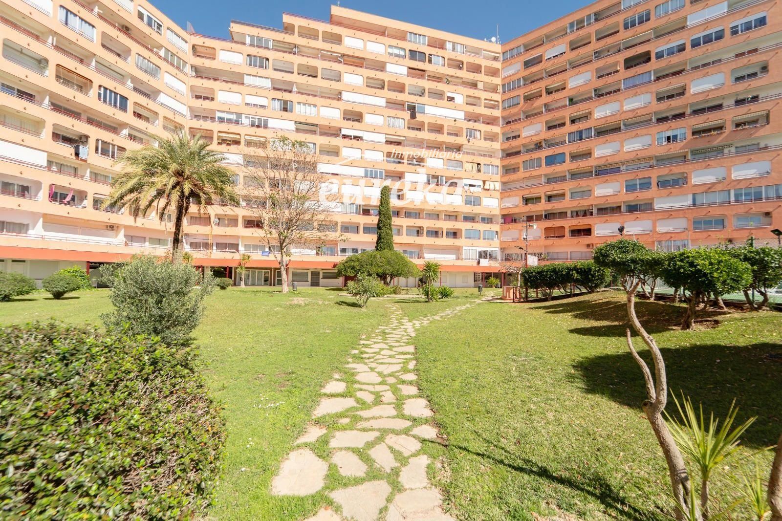 Moderno apartamento en planta baja en complejo residencial con zonas ajardinadas y piscina comunitaria - Foto 18