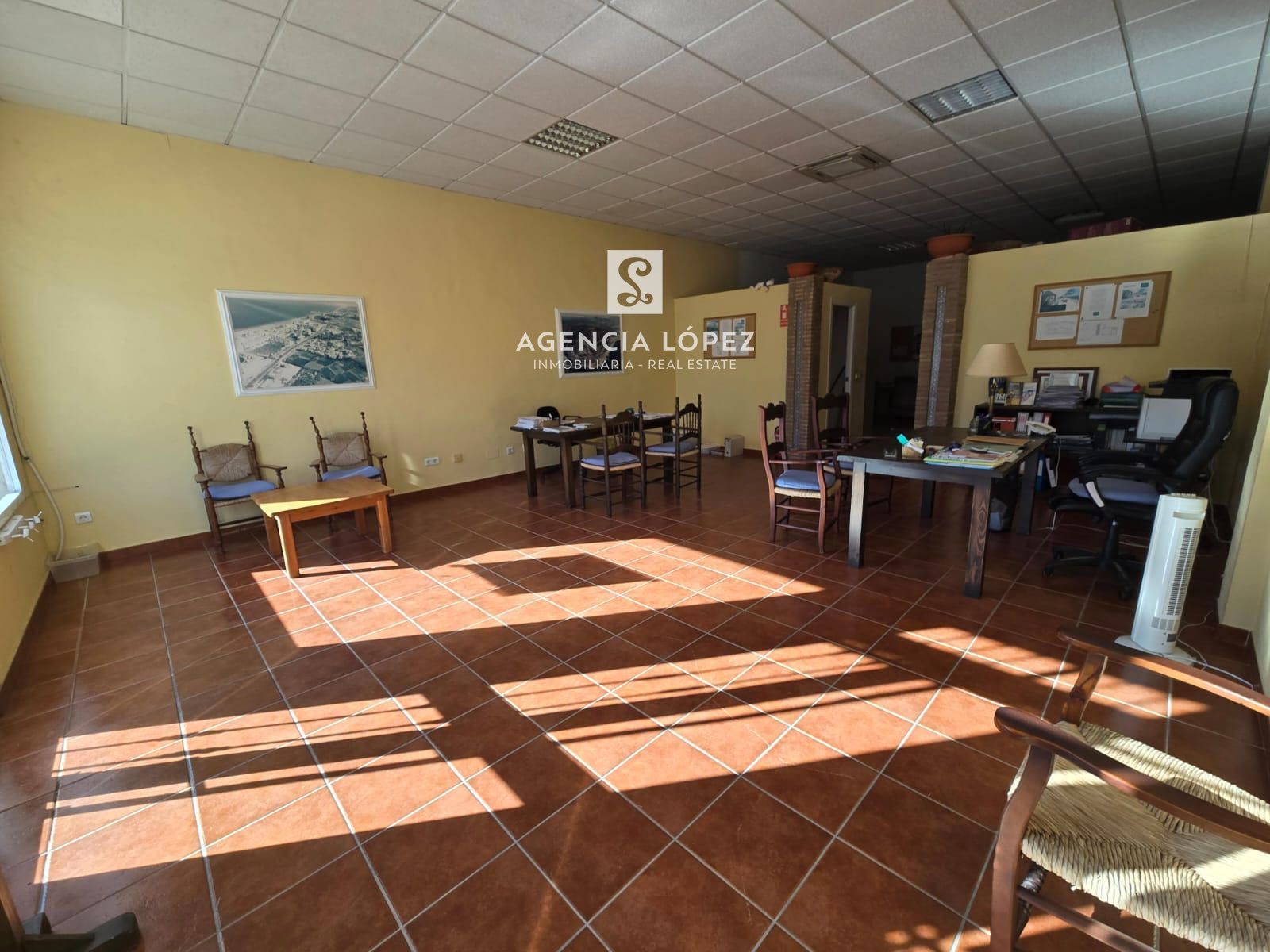 Local Comercial en venta San Luis De Sabinillas, Málaga. Ref: 1947. Agencia López