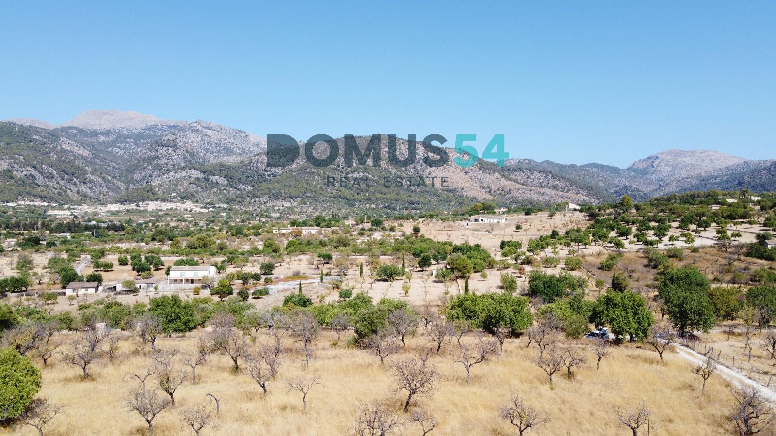 Exclusiva finca rústica con proyecto y licencia en Moscari, Selva