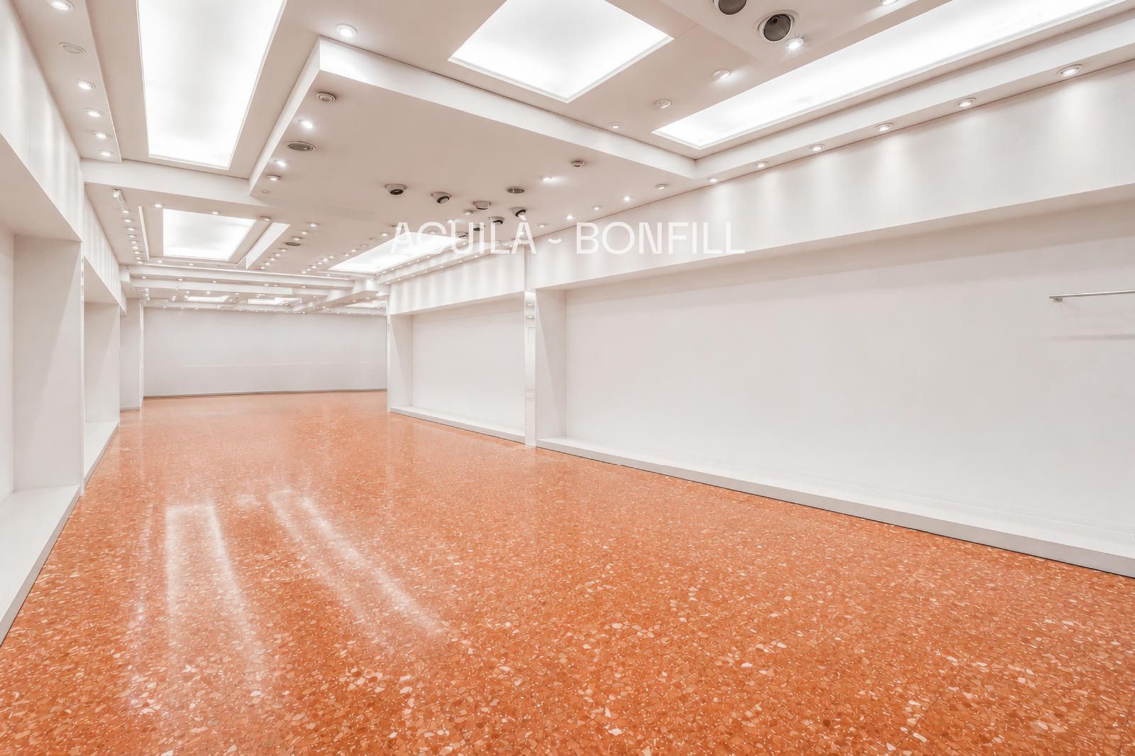 Local Comercial en lloguer a Barcelona (Eixample)