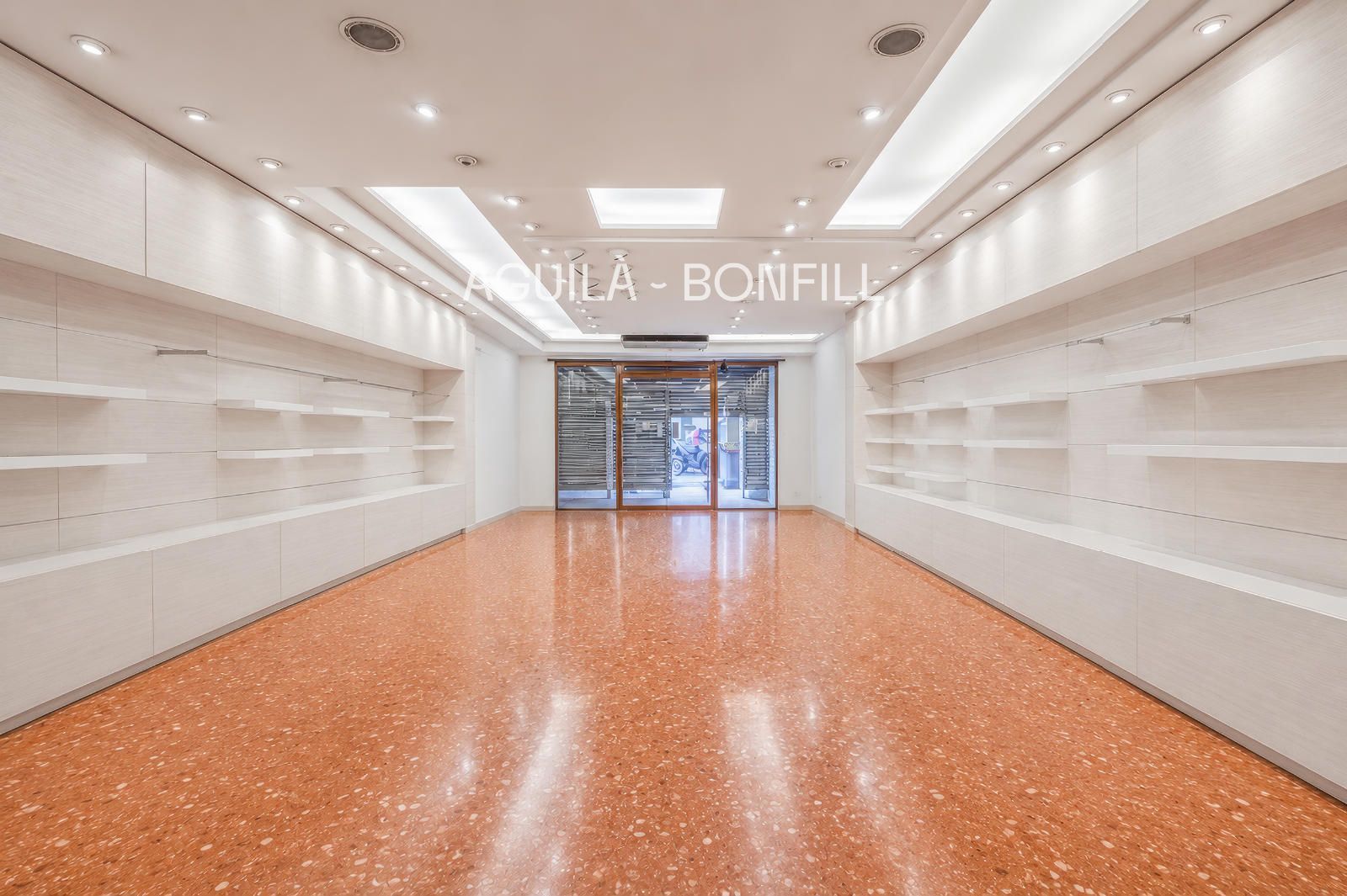 Local Comercial en lloguer a Barcelona (Eixample)