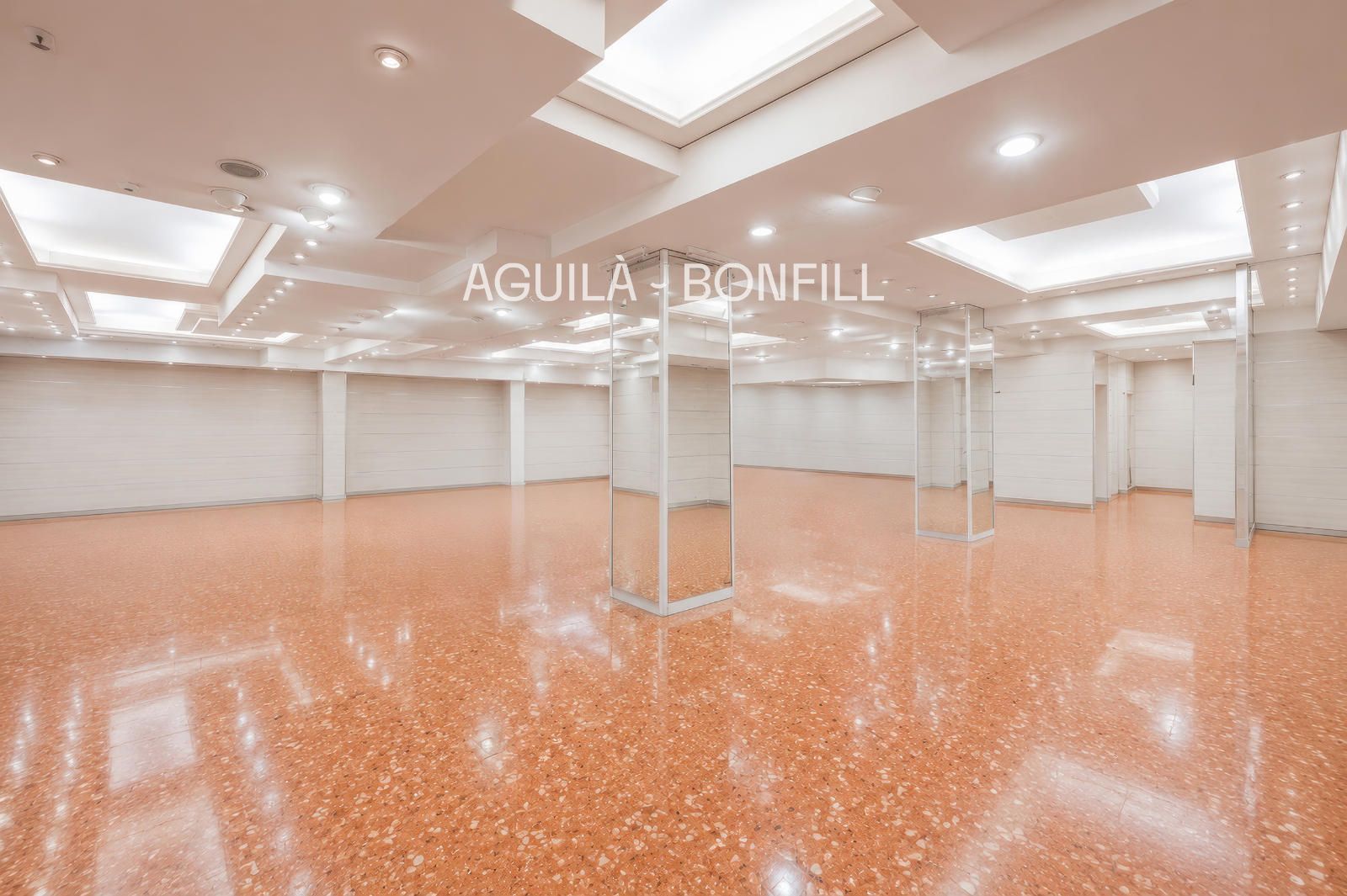 Local Comercial en lloguer a Barcelona (Eixample)
