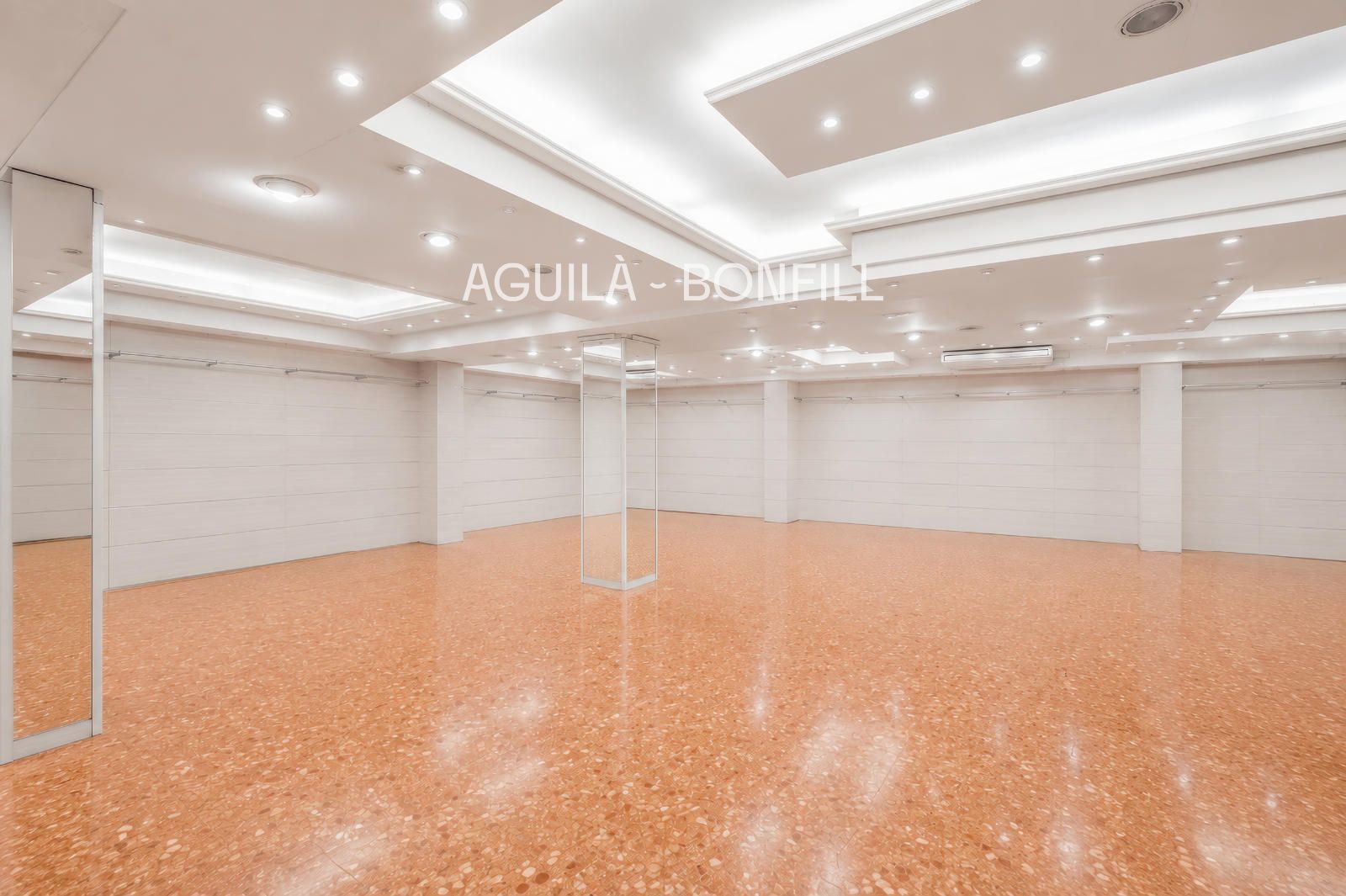 Local Comercial en lloguer a Barcelona (Eixample)