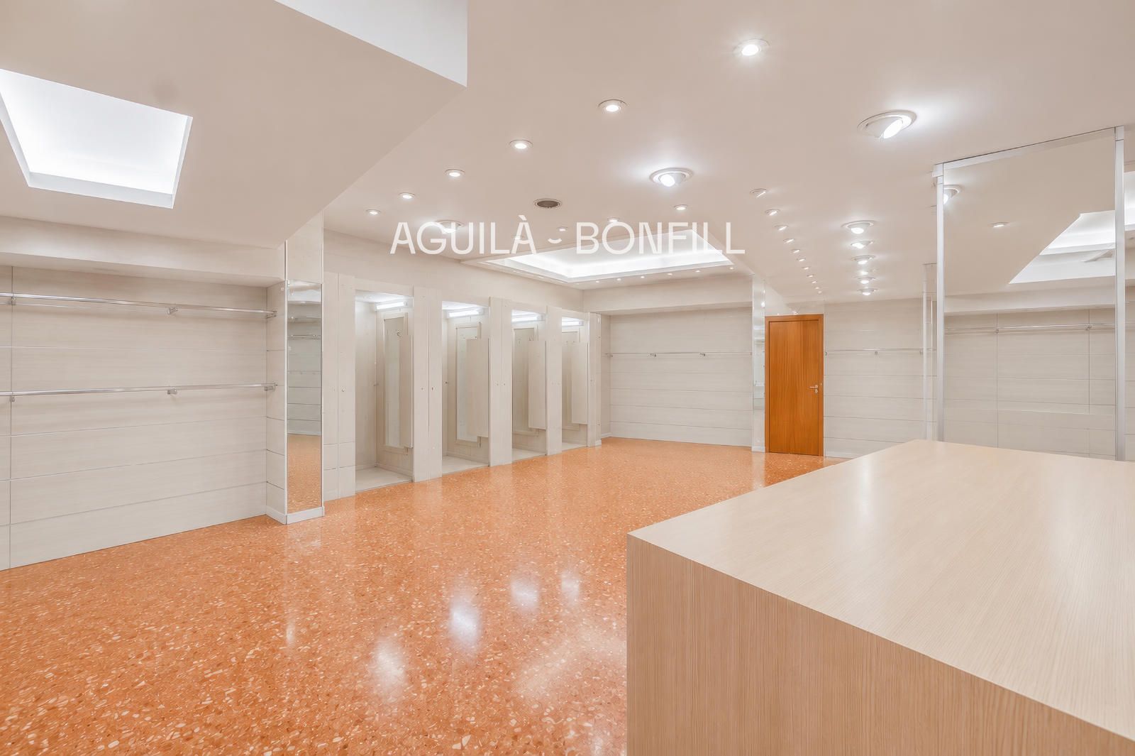 Local Comercial en lloguer a Barcelona (Eixample)