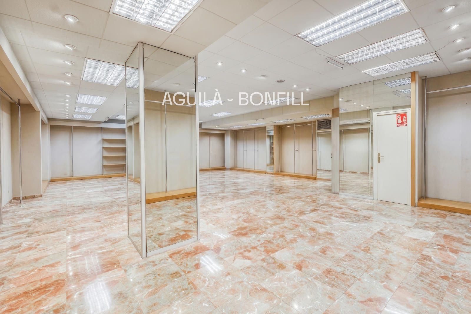 Local Comercial en lloguer a Barcelona (Eixample)